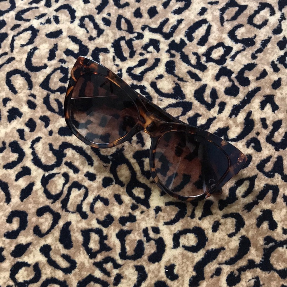 TARGET Tortoise Shell Sunglasses